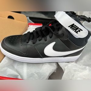 Nike Court Borough Mid Youth size 6.5 New in Box